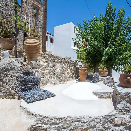 Daire Kalosymi Studio, Simi